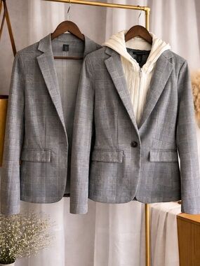 Gray Plaid Blazer - Classic Single-Button Jacket